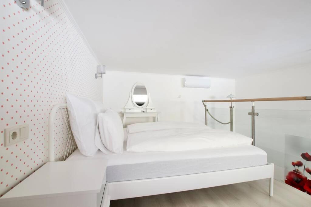 Standard Apartment By Hi5- Rose Street'S Home Будапеща Екстериор снимка